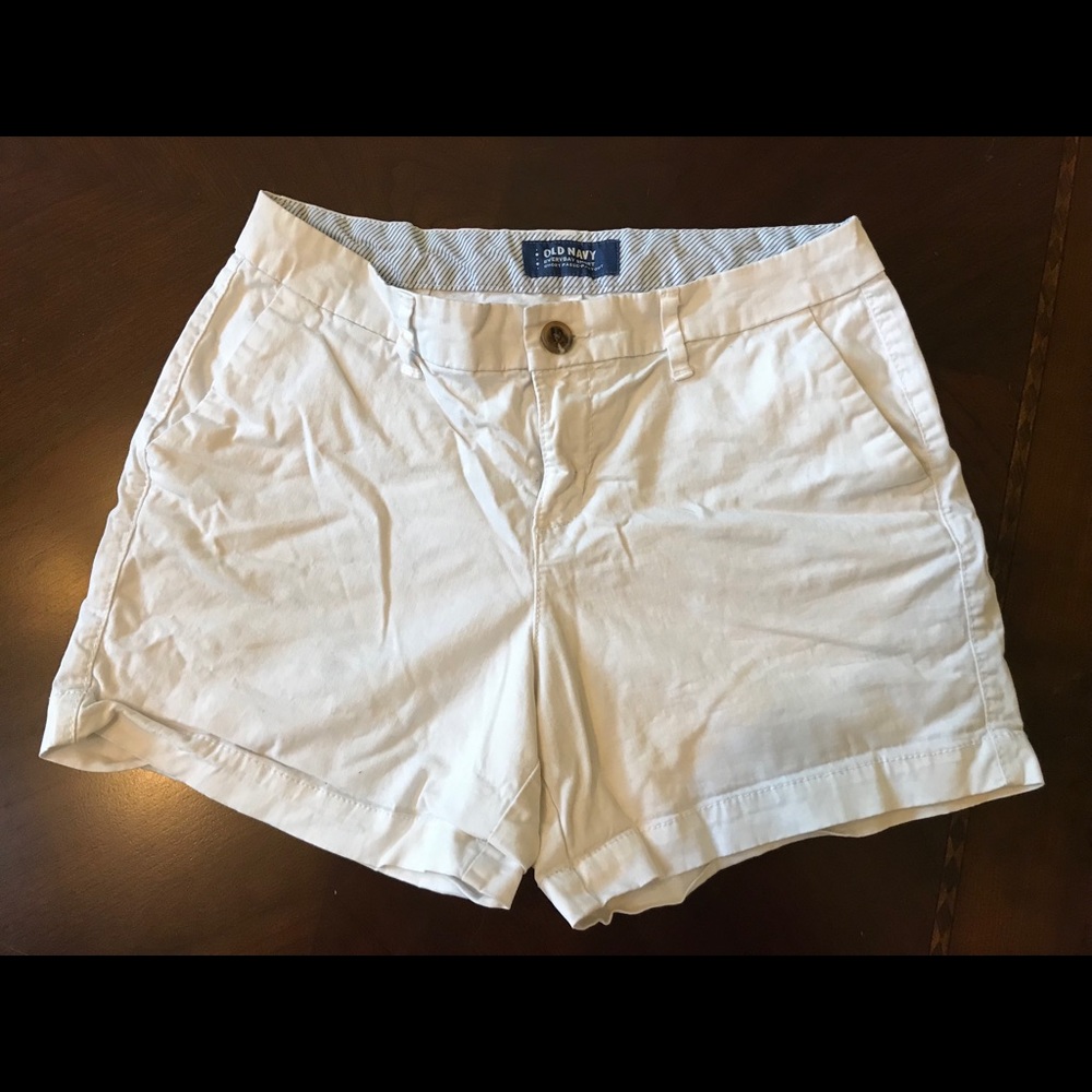 Old Navy white chino shorts sz 2